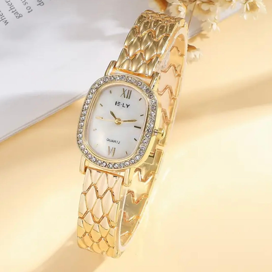 Oval zigzag watch