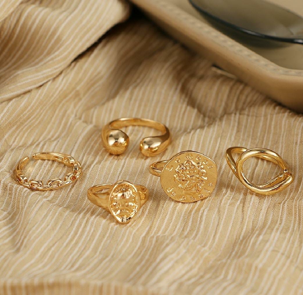 5 piece golden ring set