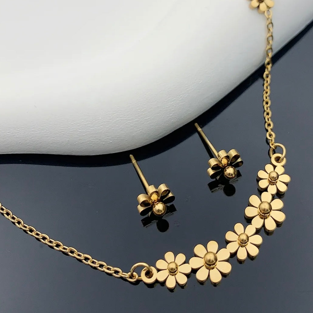 Floral necklace set