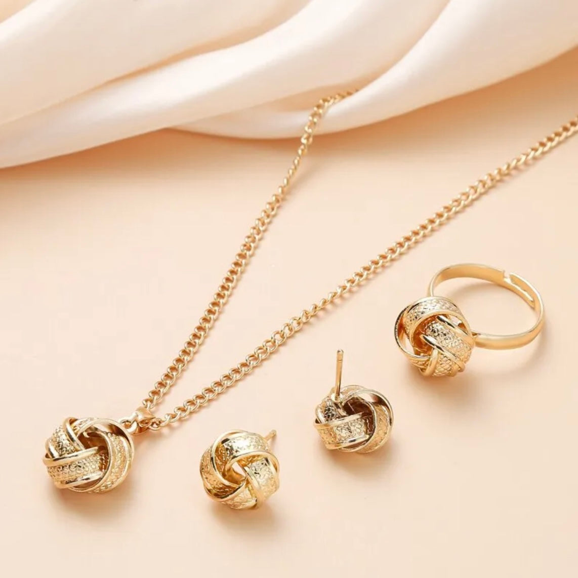 Golden ball set