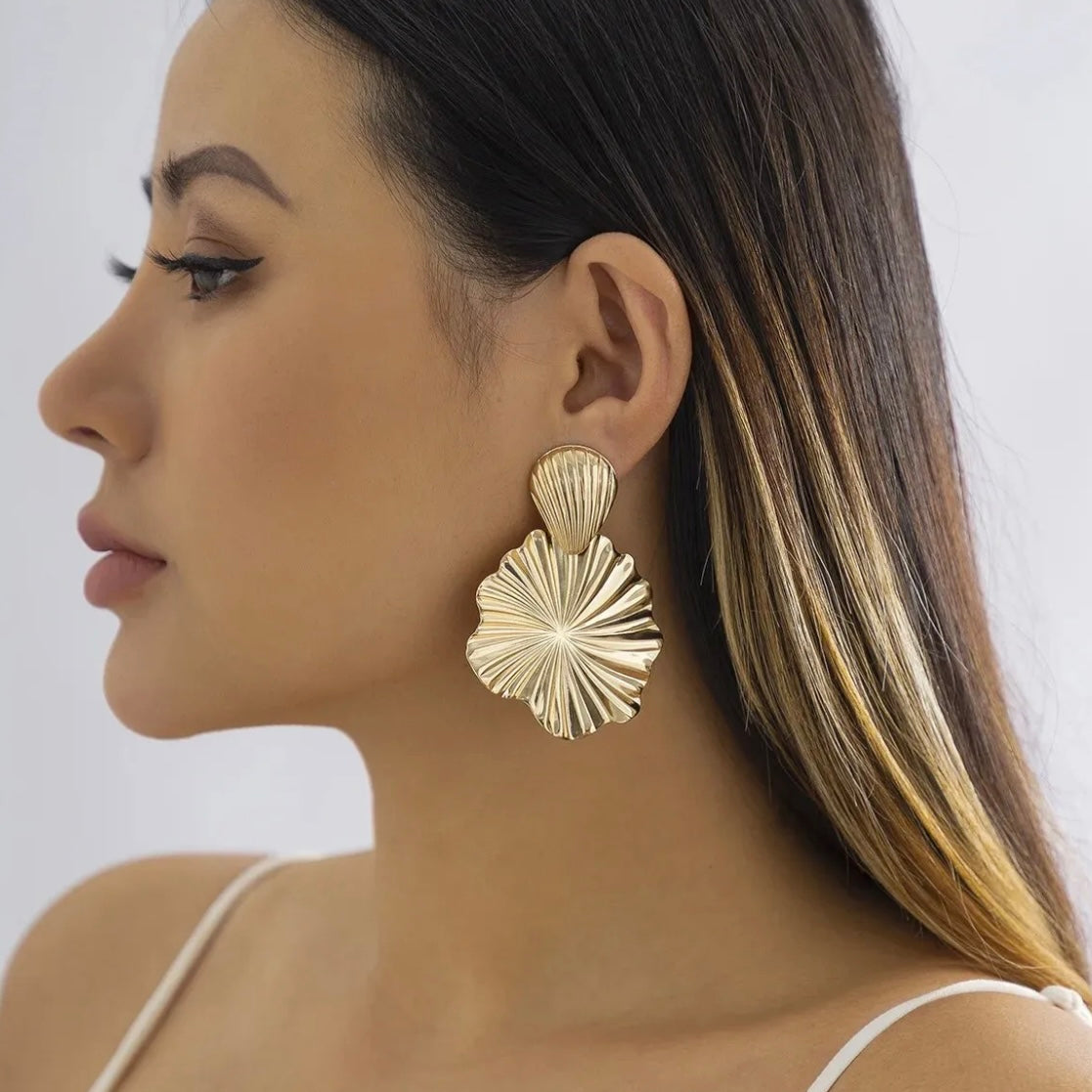 Golden flower shell earrings