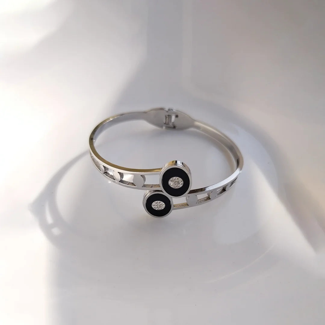 Trendy silver bangle