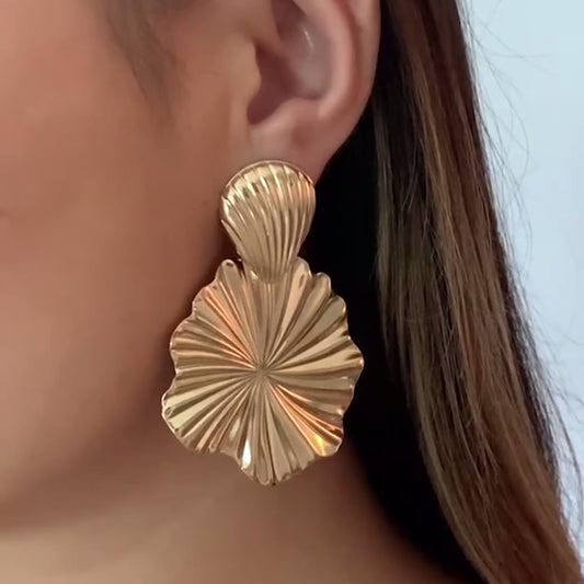 Golden flower shell earrings